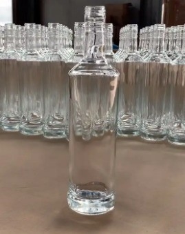 375 ml 500 ml 750 ml 1000 ml Glasflaschen für Wodka mit Korken-Schraubkappe