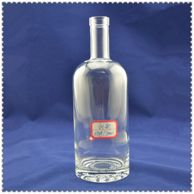 750 ml Wodkaflasche mit gefrorener Textur und kristallweißem Glasmaterial