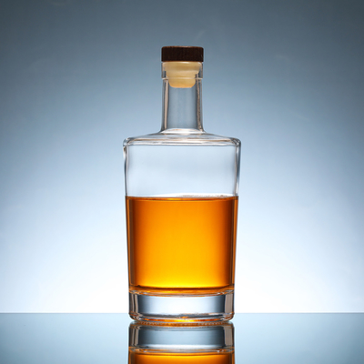 Elegante Weinflasche Wodka-Kollektion Speziell entworfene Glasflaschen Decal Glass Cap