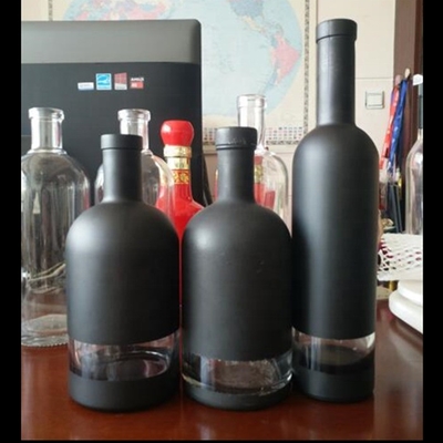750 ml Super Flint Glas Getränkeflasche in matschwarz-weiß mit individuellem Etikett