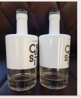 750 ml Super Flint Glas Getränkeflasche in matschwarz-weiß mit individuellem Etikett