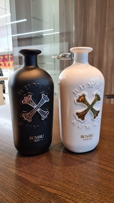 750 ml Super Flint Glas Getränkeflasche in matschwarz-weiß mit individuellem Etikett