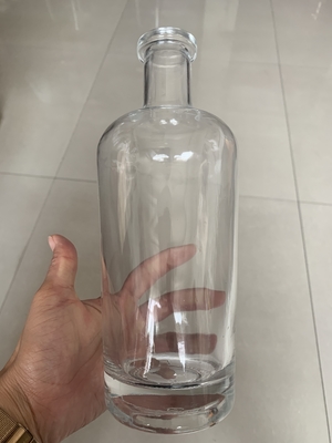 Ausgangsmaterial Kristallglas 500 ml 700 ml Leere Wodka-Weinflasche mit Korken