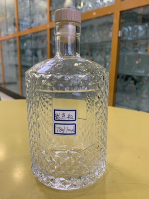 Ausgangsmaterial Kristallglas 500 ml 700 ml Leere Wodka-Weinflasche mit Korken