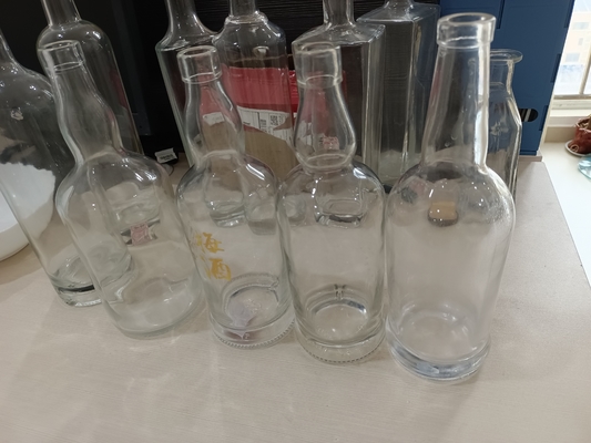 OEM Willkommen 700ml leere Glasflasche für maßgeschneiderte Weinverpackungen