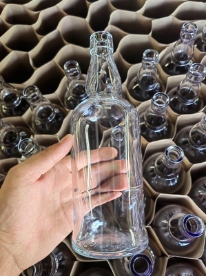 OEM Willkommen 700ml leere Glasflasche für maßgeschneiderte Weinverpackungen