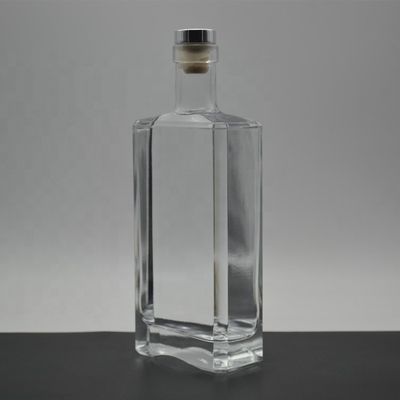 700 ml Quadrat Whisky Glasflasche mit kristallweißem Glasmaterial und geprägtem Stil