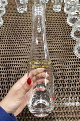 Druck des Kundenlogos 750 ml klare Frostglasflaschen für Alkohol Whisky Gin Wodka