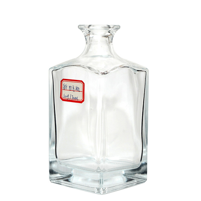 Maßgeschneiderte Kapazität 100-1000 ml klare Quadratglas-Sprayflasche für Whisky-Versorgung