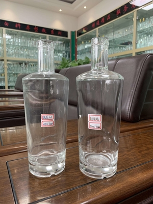 Super Flint Glass Custom Design 700ml Quadratliche Flasche für Wodka oder Olivenöl