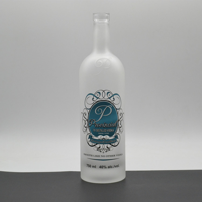 Custom Round Shoulder Screen Printing Eisige weiße Glasflasche für 750 ml alkoholischen Wodka