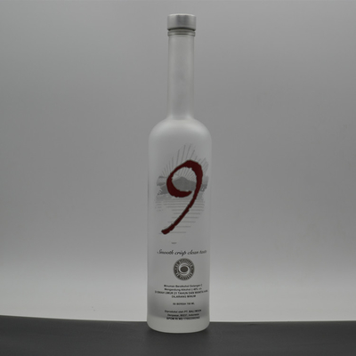 Custom Round Shoulder Screen Printing Eisige weiße Glasflasche für 750 ml alkoholischen Wodka