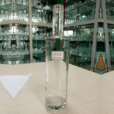 Super Flint Glaskragen Rund 700ml Kork Top Klarer Gin Flasche für Wodka-Enthusiasten