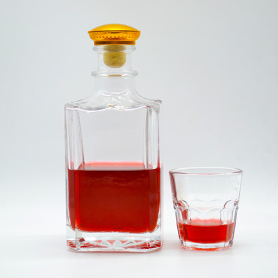 750 ml Brandy Whiskey Gin Glasflasche mit Super Flint Material und anpassen Design