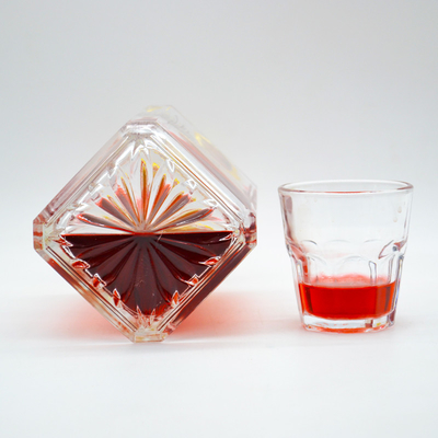 750 ml Brandy Whiskey Gin Glasflasche mit Super Flint Material und anpassen Design
