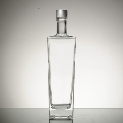 Hohe Flint-Glasmaterial 500 ml klare leere weiße Wodka-Glasflasche mit Korken 750 ml