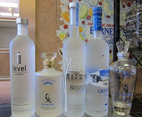 Warmstempeln Oberfläche Handhabung Glasflaschen für Wodka Gin Spirit 500 ml 1 Liter