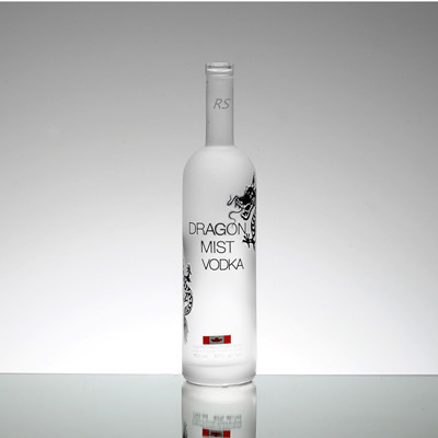 700 ml Whiskey Vodka Glasflasche mit Kristallglasmaterial und anspruchsvollem Look