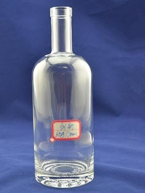 Persönliches Logo akzeptabel Klar weiß 750 ml Spirituosenflasche für Rum Wodka und Whisky