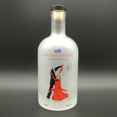 700 ml Whiskey Vodka Glasflasche mit Kristallglasmaterial und anspruchsvollem Look