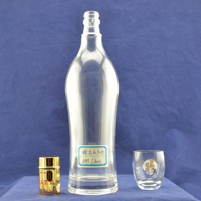 Persönliches Logo akzeptabel Klar weiß 750 ml Spirituosenflasche für Rum Wodka und Whisky