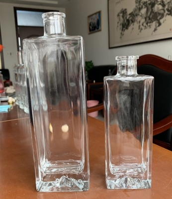 Super Flint Glasmaterial Custom Printing Quadrat Glasflasche für hochwertige Gin Flasche