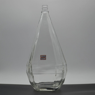 Glasflasche für Wein in Wassertropfenform