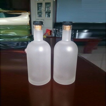 500 ml Schirmdruck auf Maß Frosted Crown Royal Whisky Vodka Gin Glasflaschen mit Kork