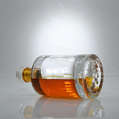 Glasflasche Kapazität 750 ml Bergbasis Runde Flint Flasche Quadrat Schulter Gin Whiskey