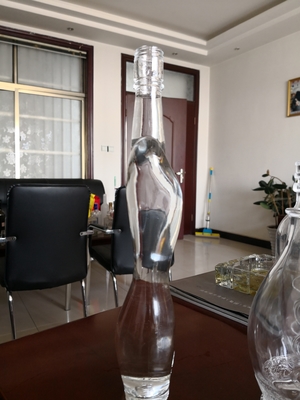 350 ml 500 ml 750 ml angepasste Glasflasche in Körperform für Frauen für Spirituosen