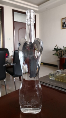 350 ml 500 ml 750 ml angepasste Glasflasche in Körperform für Frauen für Spirituosen