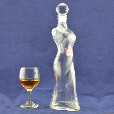 Decal Oberflächenbehandlung Wodka Glasflasche für Frauen Körperform in kristallweißem Material