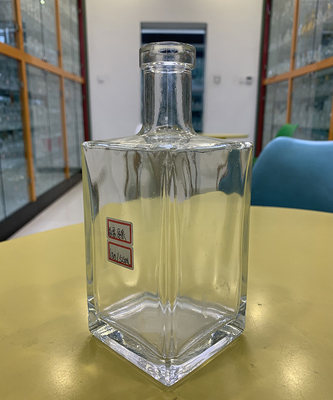 500 ml 700 ml 750 ml Einzigartige Viereckglasflasche für Saft Wodka Spirituosen