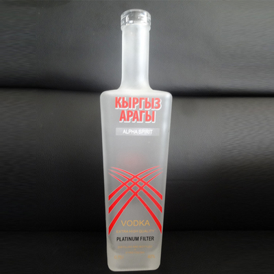 Durchsichtige 750 ml Glas-Wodka-Flasche für Alkohol klares weißes individuelles Logo akzeptabel