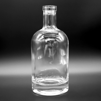 Durchsichtige 750 ml Glas-Wodka-Flasche für Alkohol klares weißes individuelles Logo akzeptabel