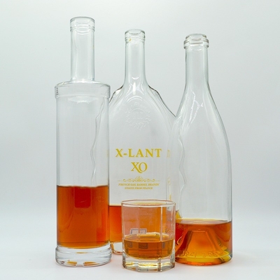 Alkoholflasche mit hoher Kapazität für Spirituosen/XO/Brandy aus Glas mit Kappe aus Super-Flint-Glas