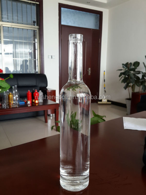 Gravierende Glasflasche für 500 ml 700 ml Kapazität Private Label Spray Wodka Likör