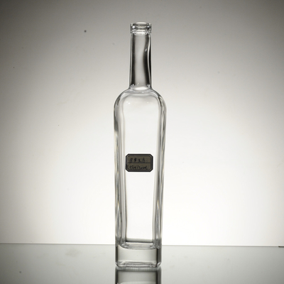 750 ml klare Glasflasche Wodka mit hohem Flint-Glasmaterial und Korkdichtung