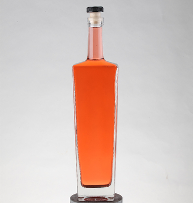 Hot Stamping Oberflächenbehandlung Super Flint hochwertiger Gin Vodka 750ml Quadratglasflasche FOB