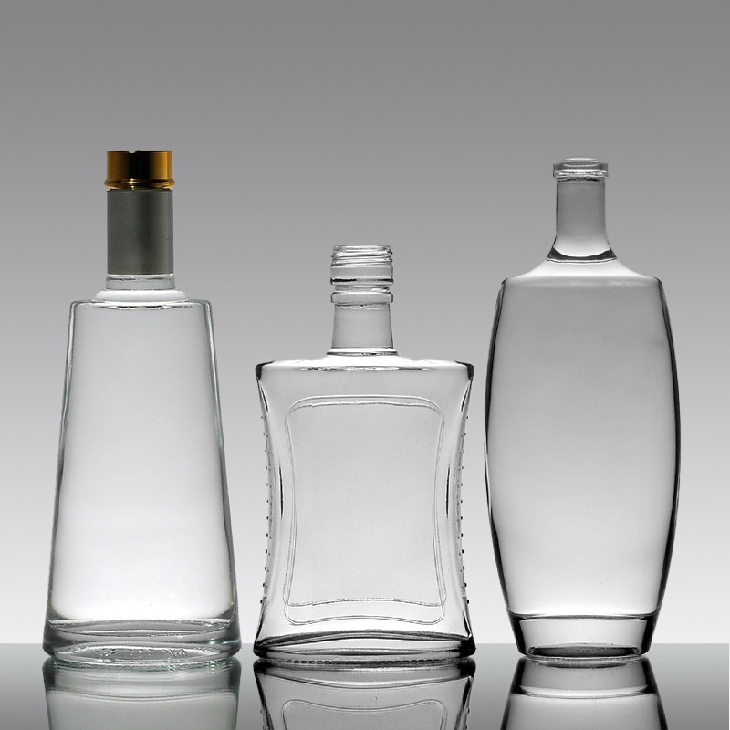 Akzeptable 500 ml 750 ml leere Glasflaschen für Mineralwasser