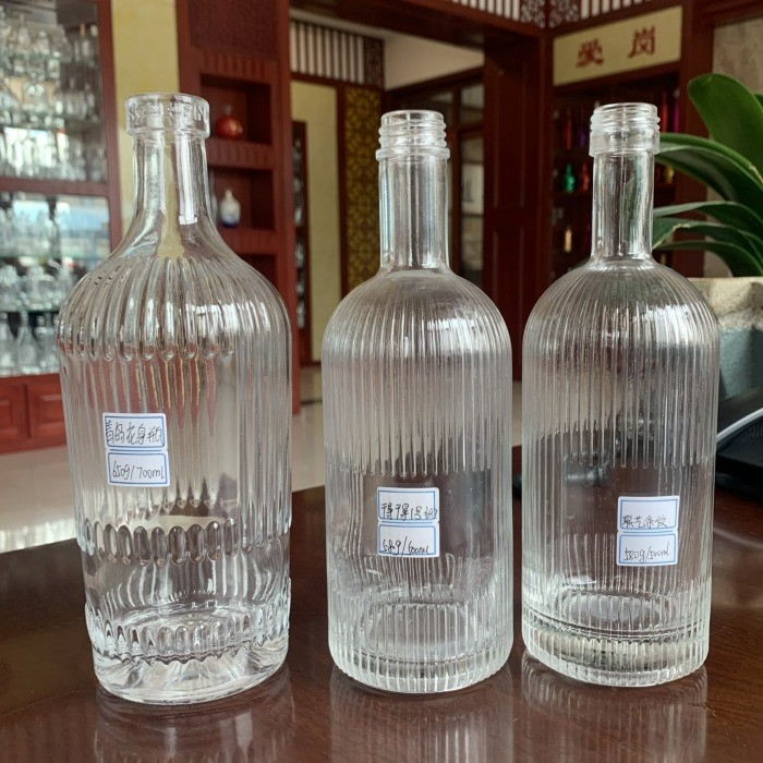 High Flint Glass Material 700ml Langhals leere Spirituosenflasche für Whisky 375ml