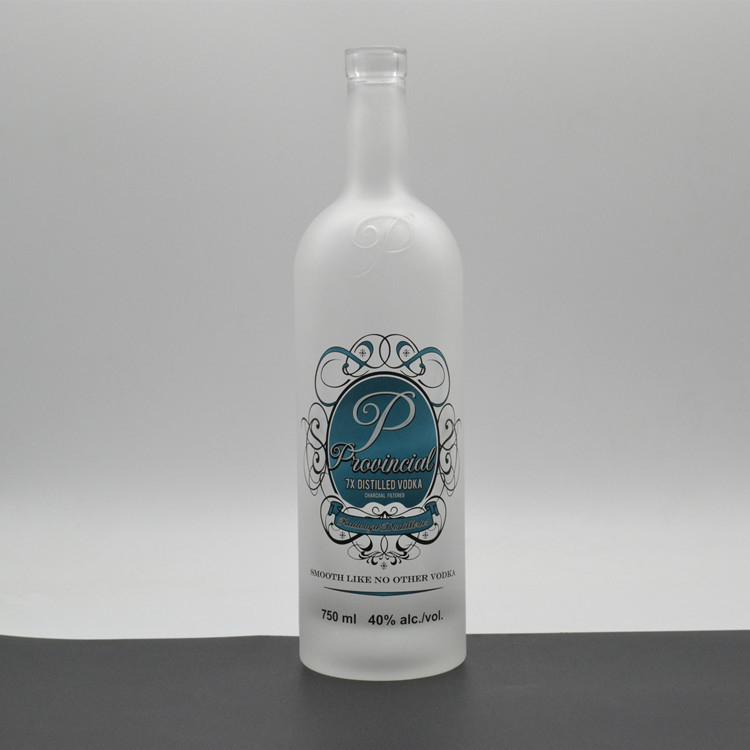 Custom Round Shoulder Screen Printing Eisige weiße Glasflasche für 750 ml alkoholischen Wodka