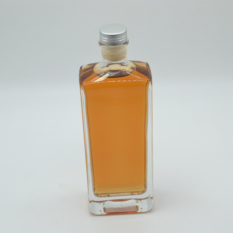 Hohe Flint-Glasmaterial 500 ml klare leere weiße Wodka-Glasflasche mit Korken 750 ml