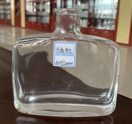 200 ml Quadratglasflasche für den Alkoholverkauf Super Flint Glasmaterial Oberflächenbehandlung