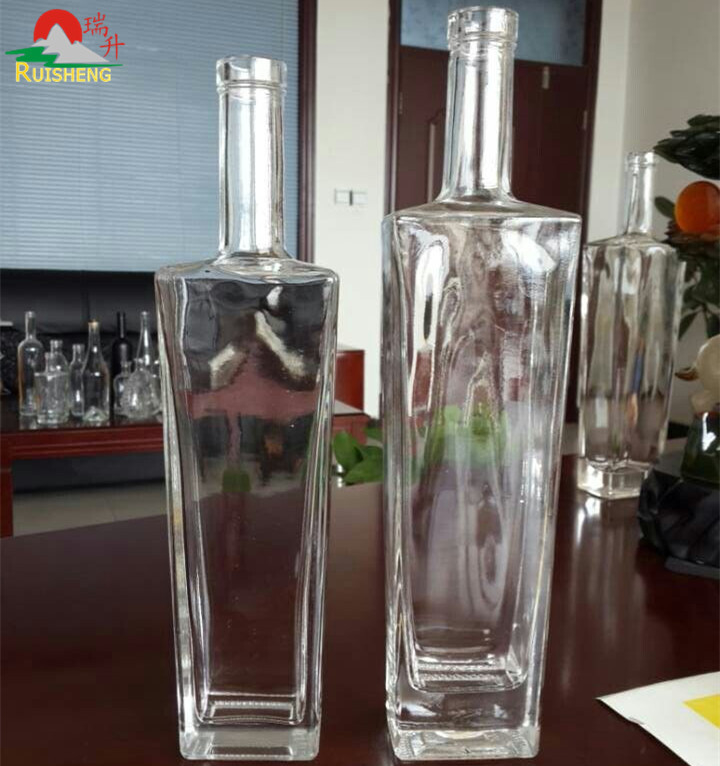 700 ml 750 ml Super Flint Französisch Quadrat Glasflasche für Alkohol SGS zertifizierte Norm